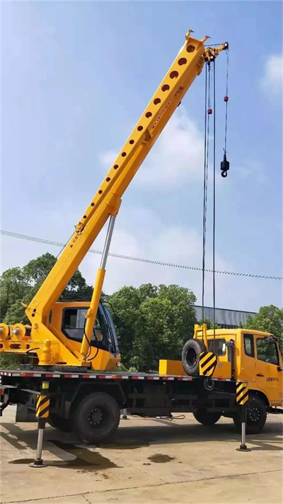 设备搬运起重作业时哪些情况不能起吊？